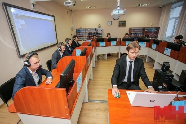 В Беларуси начали готовить пилотов гражданской авиации. Пообщались с Дарьей Комарчук из Кобрина