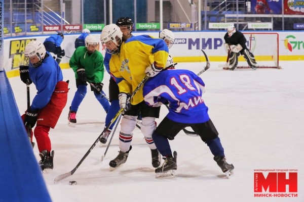 Юные хоккеисты из Заводского района готовятся к соревнованиям «Золотая шайба» Юные хоккеисты из Заводского района готовятся к соревнованиям «Золотая шайба»