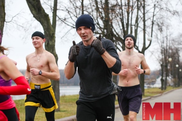 Более 50 участников, баня-бочка, окунания, пробежка: в Минске прошел закал-фест (фото)