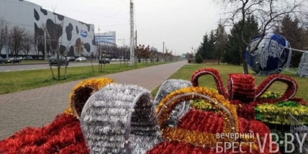 Снеговик с гитарой, аэростат и влюбленная парочка. Почему в парк Мира в Бресте нужно прийти 15 декабря? Снеговик с гитарой, аэростат и влюбленная парочка. Почему в парк Мира в Бресте нужно прийти 15 декабря?