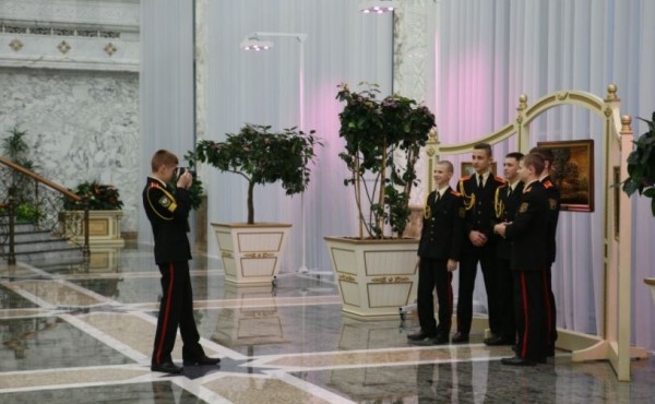 Наглядный урок истории провели для суворовцев во Дворце Независимости