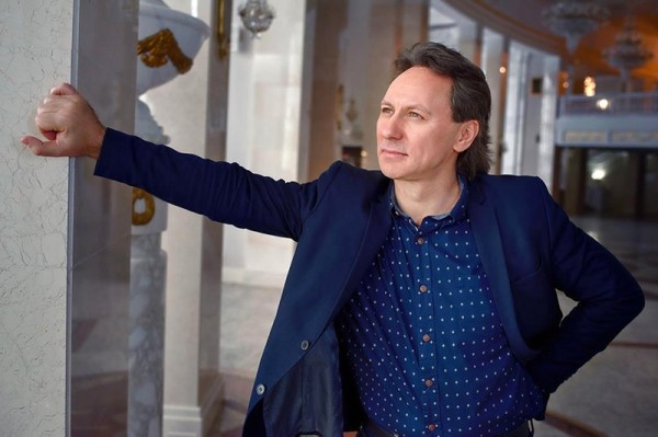 Маэстро Виктор Бабарикин и оперный певец Андрей Валентий поговорят на «Радио-Минск» о классической музыке Маэстро Виктор Бабарикин и оперный певец Андрей Валентий поговорят на «Радио-Минск» о классической музыке