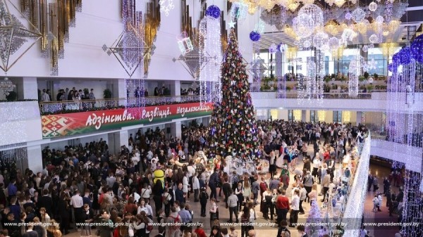 Президент Беларуси: каждый маленький белорус бесконечно дорог и нужен своей стране Президент Беларуси: каждый маленький белорус бесконечно дорог и нужен своей стране