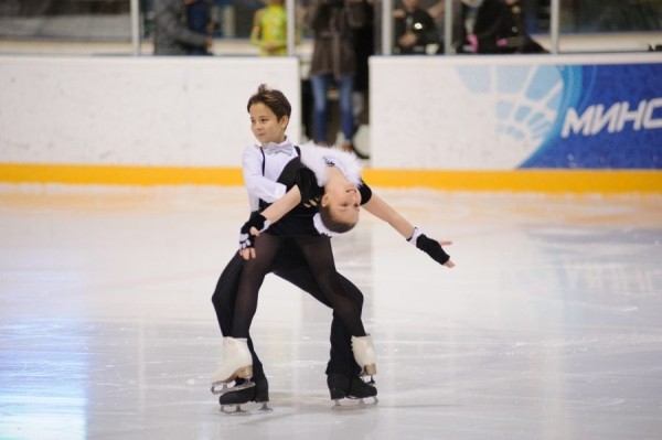 На конькобежном стадионе «Минск-Арены» провели праздничный турнир для детей