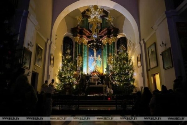 Католики встречают в Бресте Рождество Христово
