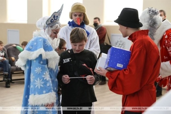 Брестские военнослужащие поздравили воспитанников Кобринской детской деревни Брестские военнослужащие поздравили воспитанников Кобринской детской деревни