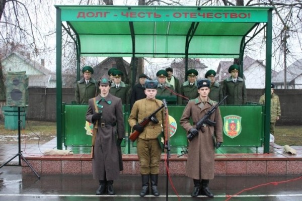 Новобранцы Пинского погранотряда приняли военную присягу Новобранцы Пинского погранотряда приняли военную присягу