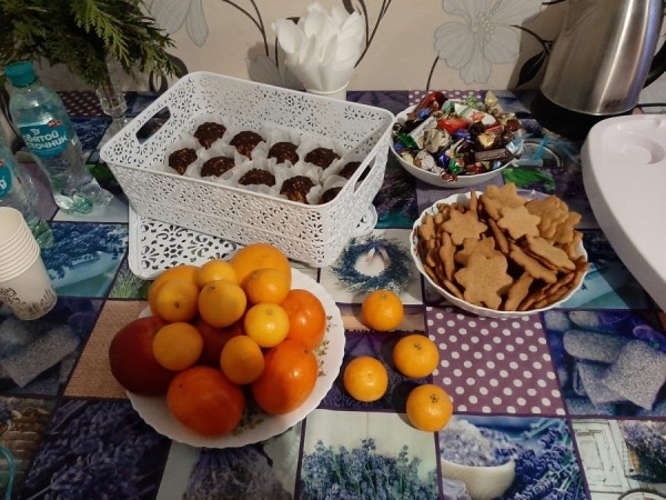 Глава администрации Советского района навестил в общежитии многодетную семью Глава администрации Советского района навестил в общежитии многодетную семью