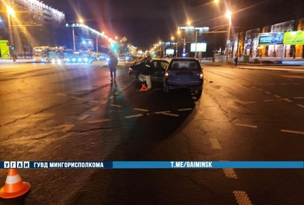 Проехал на красный и столкнулся со встречным авто. На пр. Пушкина нетрезвый водитель совершил ДТП Проехал на красный и столкнулся со встречным авто. На пр. Пушкина нетрезвый водитель совершил ДТП