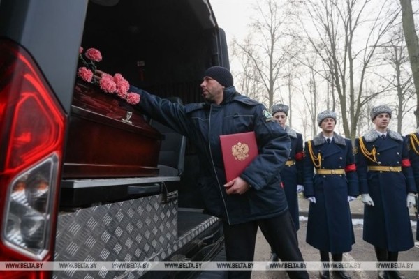 Останки погибшего под Кобрином военного летчика передали на его родину Останки погибшего под Кобрином военного летчика передали на его родину
