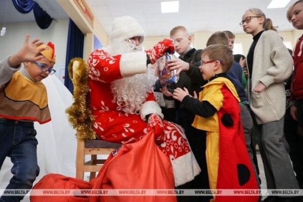 Брестские военнослужащие поздравили воспитанников Кобринской детской деревни Брестские военнослужащие поздравили воспитанников Кобринской детской деревни