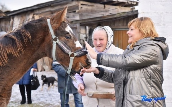 В Брестской области девушке подарили лошадь