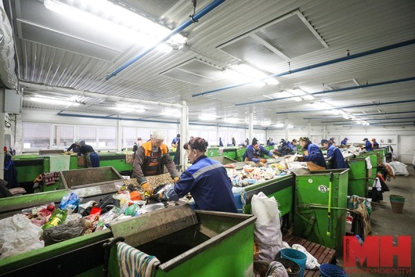 Вторая жизнь мусора. Посмотрели, как в Минске сортируют и перерабатывают отходы