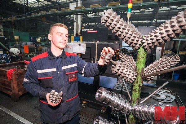 Наращивание производства, увеличение экспорта и бонусы для работников. Побывали на Минском заводе шестерен