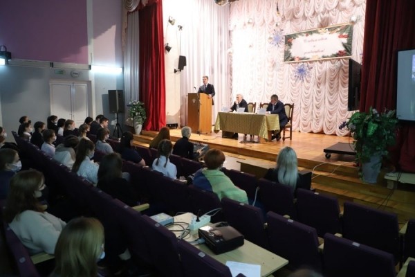 Владимир Кухарев посетил колледж хлебопечения и встретился с учащимися