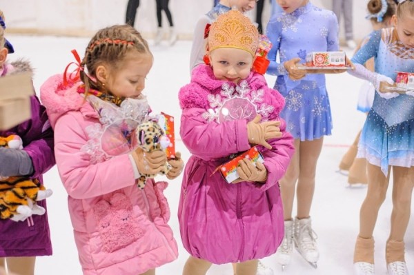 На конькобежном стадионе «Минск-Арены» провели праздничный турнир для детей