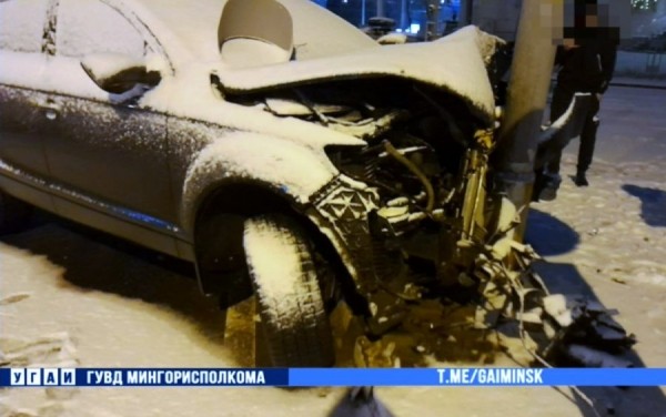 Пьяный автомобилист въехал в осветительную мачту возле ст. м. «Фрунзенская»