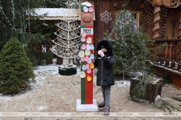 Белорусский Дед Мороз отдал пограничникам приказ пропустить Новый год через границу. Репортаж из Беловежской пущи Белорусский Дед Мороз отдал пограничникам приказ пропустить Новый год через границу. Репортаж из Беловежской пущи