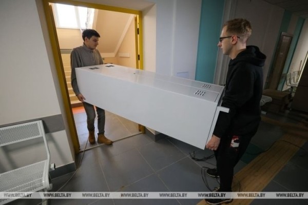 Студенты оборудуют мебелью кабинеты строящегося медицинского комплекса в Бресте Студенты оборудуют мебелью кабинеты строящегося медицинского комплекса в Бресте