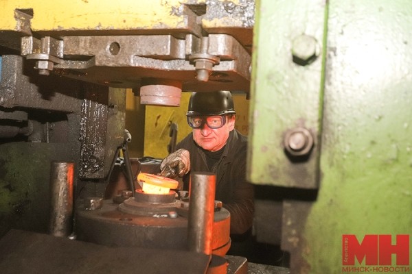 Наращивание производства, увеличение экспорта и бонусы для работников. Побывали на Минском заводе шестерен