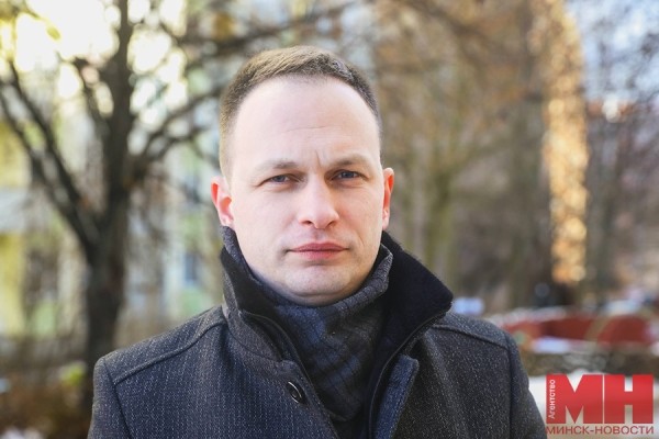 Для уборки подъездов во Фрунзенском районе начали применять беспроводные пылесосы