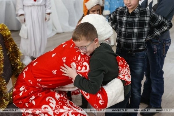 Брестские военнослужащие поздравили воспитанников Кобринской детской деревни Брестские военнослужащие поздравили воспитанников Кобринской детской деревни