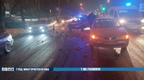 На ул. Казинца пешеход переходила дорогу в неустановленном месте и попала под машину На ул. Казинца пешеход переходила дорогу в неустановленном месте и попала под машину