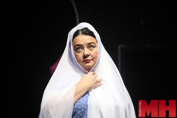 В Купаловском театре представили спектакль о женском одиночестве Donna sola