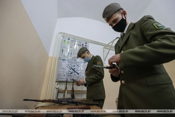 Без выходных и праздников: почти 50 лет школьники несут Вахту Памяти в Брестской крепости Без выходных и праздников: почти 50 лет школьники несут Вахту Памяти в Брестской крепости