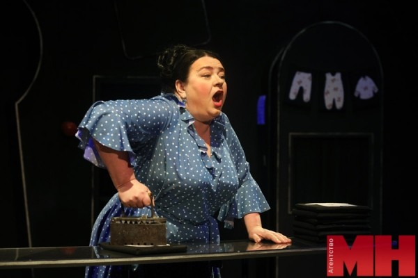 В Купаловском театре представили спектакль о женском одиночестве Donna sola