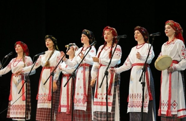 Образцовый ансамбль народной песни «Святки» отмечает 25-летие концертом Образцовый ансамбль народной песни «Святки» отмечает 25-летие концертом