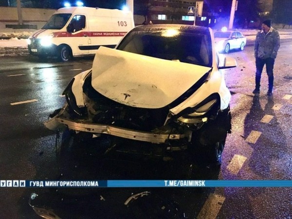 В Минске столкнулись Tesla и Audi — пострадала 20-летняя пассажирка В Минске столкнулись Tesla и Audi — пострадала 20-летняя пассажирка