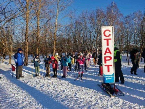 Соревнования по биатлону среди детей «Снежный снайпер» проходят в Ленинском районе