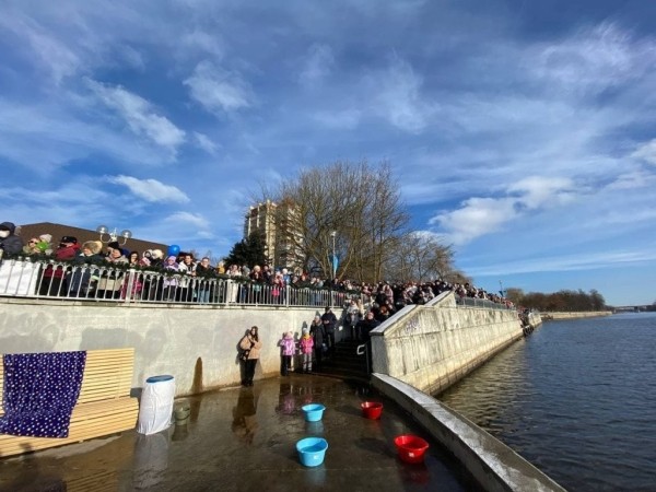 Заплыв моржей на Набережной Бреста. Посмотрите видео