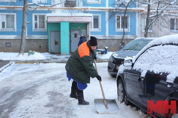 Как часто убирают снег и наледь? МЖКХ — о работах на придомовой территории в зимний период Как часто убирают снег и наледь? МЖКХ — о работах на придомовой территории в зимний период