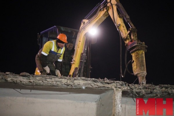 Начался демонтаж пролетов частично обрушившегося путепровода на Немиге (видео) Начался демонтаж пролетов частично обрушившегося путепровода на Немиге (видео)