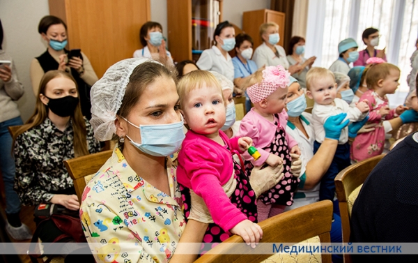 Дмитрий Пиневич и митрополит Вениамин стали гостями на рождественском утреннике в минском Доме ребенка № 1 		 
			Дмитрий Пиневич и митрополит Вениамин стали гостями на рождественском утреннике в минском Доме ребенка № 1