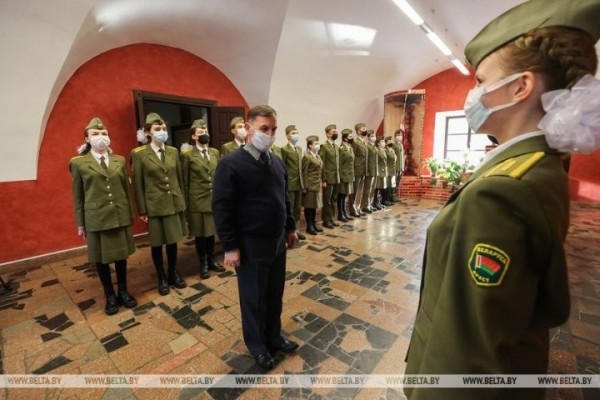 Без выходных и праздников: почти 50 лет школьники несут Вахту Памяти в Брестской крепости Без выходных и праздников: почти 50 лет школьники несут Вахту Памяти в Брестской крепости