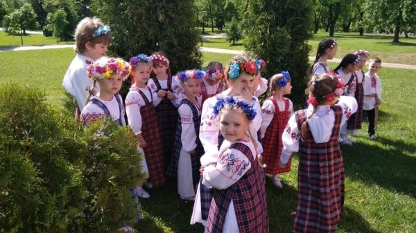 Образцовый ансамбль народной песни «Святки» отмечает 25-летие концертом Образцовый ансамбль народной песни «Святки» отмечает 25-летие концертом