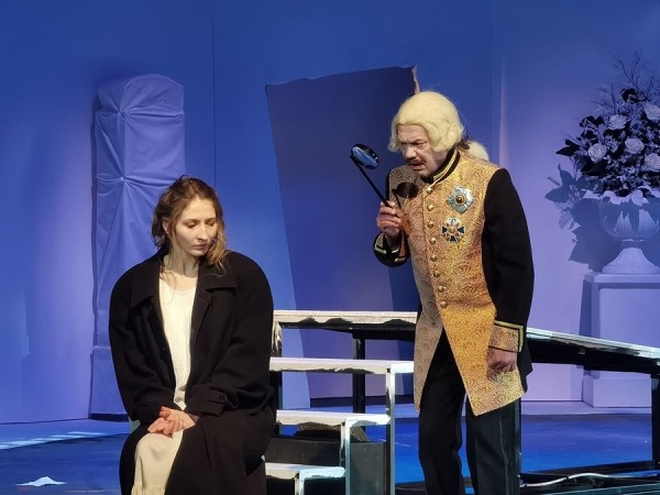 На сцене Музыкального театра гастролеры из Тулы представили спектакль «Дядюшкин сон» На сцене Музыкального театра гастролеры из Тулы представили спектакль «Дядюшкин сон»