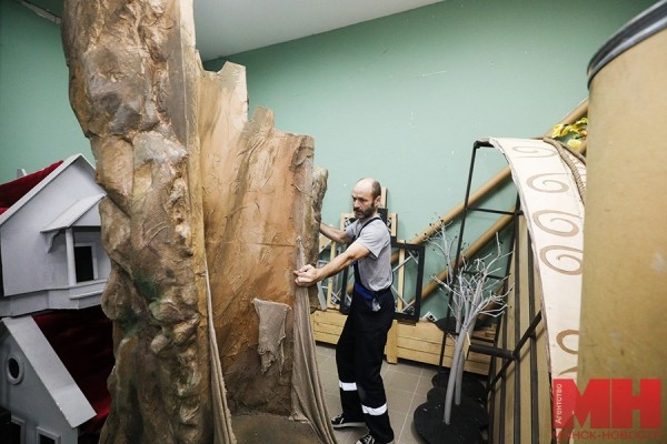 «Кулисы — не тряпочка. Это стена!» Посмотрели, как выглядит театр со стороны машиниста сцены