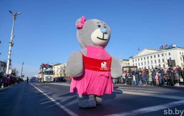 Большой фоторепортаж: брестский Рождественский парад