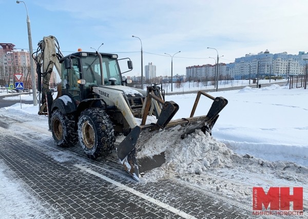 В Минске принимают меры для противогололедной обработки и уборки от снега придомовых территорий