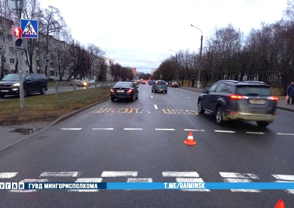 Школьник переходил дорогу на красный свет и попал под машину. ГАИ ищет очевидцев наезда Школьник переходил дорогу на красный свет и попал под машину. ГАИ ищет очевидцев наезда