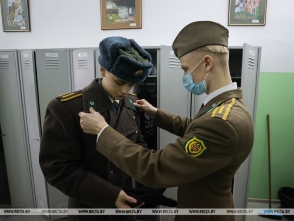 Без выходных и праздников: почти 50 лет школьники несут Вахту Памяти в Брестской крепости Без выходных и праздников: почти 50 лет школьники несут Вахту Памяти в Брестской крепости