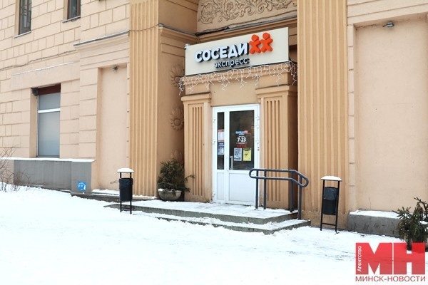 Как исправляют ситуацию с обледенением и снегом у торговых центров столицы (видео)