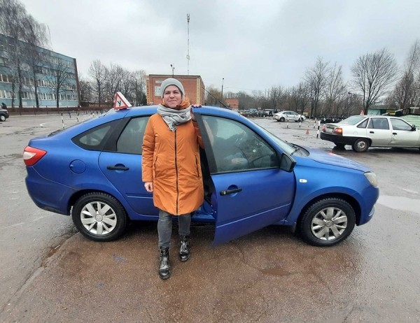 «Говорили, что не смогу научиться водить». Женщина-автоинструктор рассказывает о нюансах работы