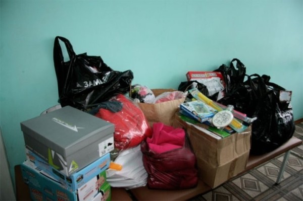 Дедушки Морозы из Кобрина исполнили долгожданные новогодние желания ребятишек приюта в агрогородке Оса Дедушки Морозы из Кобрина исполнили долгожданные новогодние желания ребятишек приюта в агрогородке Оса