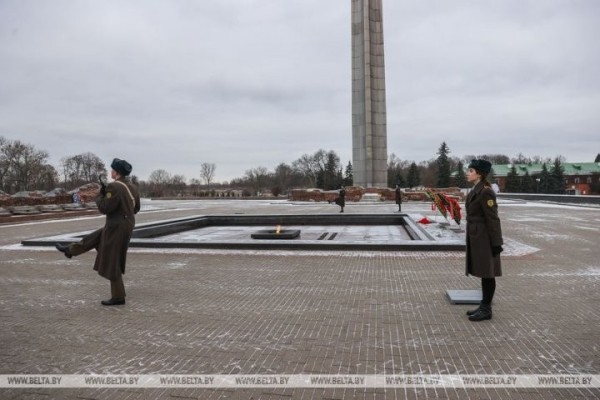 Без выходных и праздников: почти 50 лет школьники несут Вахту Памяти в Брестской крепости Без выходных и праздников: почти 50 лет школьники несут Вахту Памяти в Брестской крепости