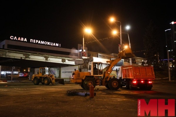 Начался демонтаж пролетов частично обрушившегося путепровода на Немиге (видео) Начался демонтаж пролетов частично обрушившегося путепровода на Немиге (видео)